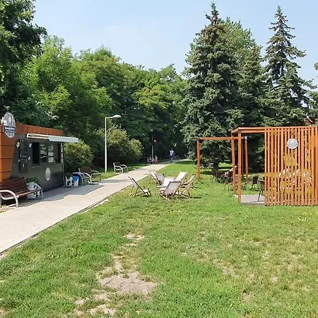 Juna2 - Nowoczesny Apartament W Centrum Z Widokiem Na Park Pruszkow Exterior photo